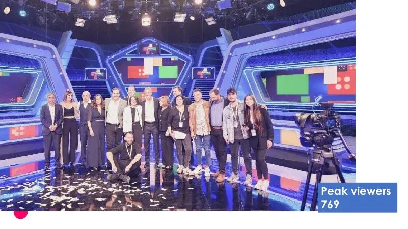 Cierre del programa con el equipo en el escenario