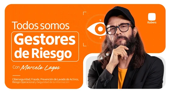 Dos colaboradores revisando contenido de la campaña en una tablet